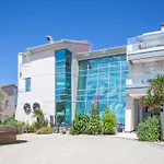 Adrion פולה