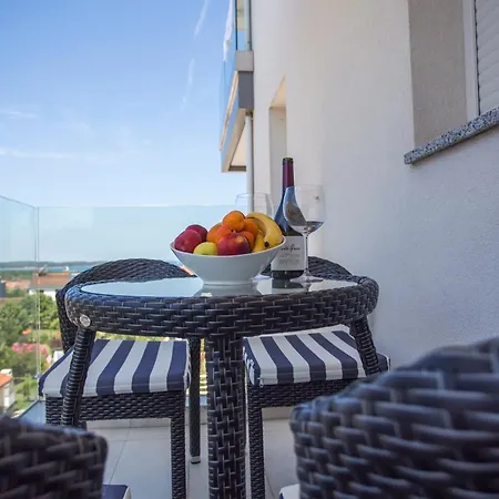 מלון דירות Adrion 4*