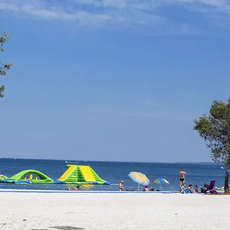 Adrion Lägenhetshotell Pula