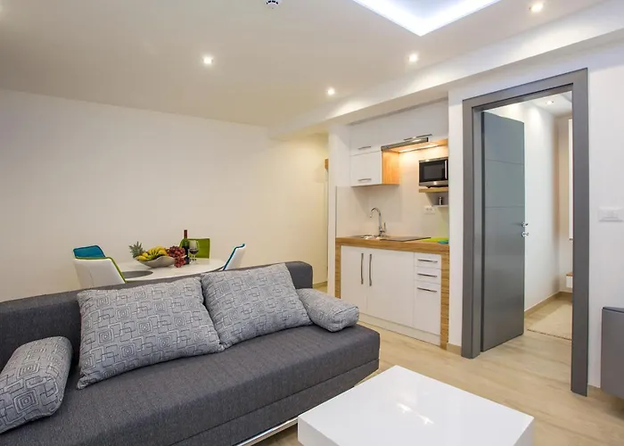 Adrion 아파트호텔 풀라