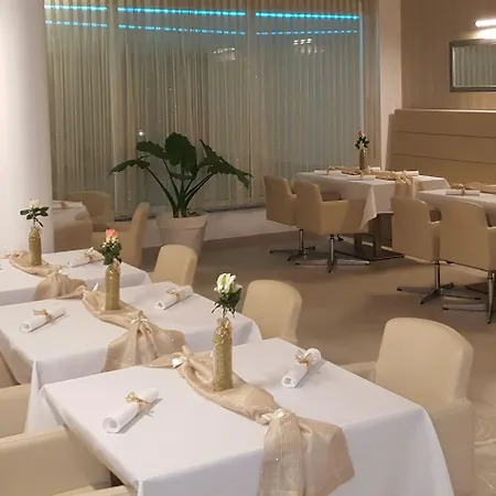 Apartmanhotel Adrion 4*