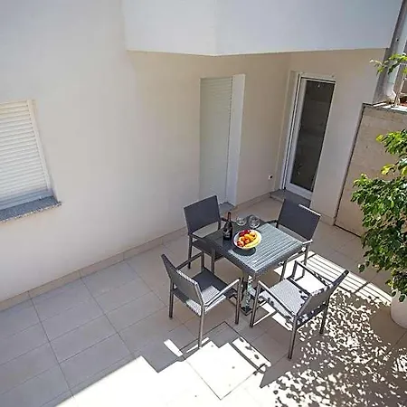 Adrion 4* بولا