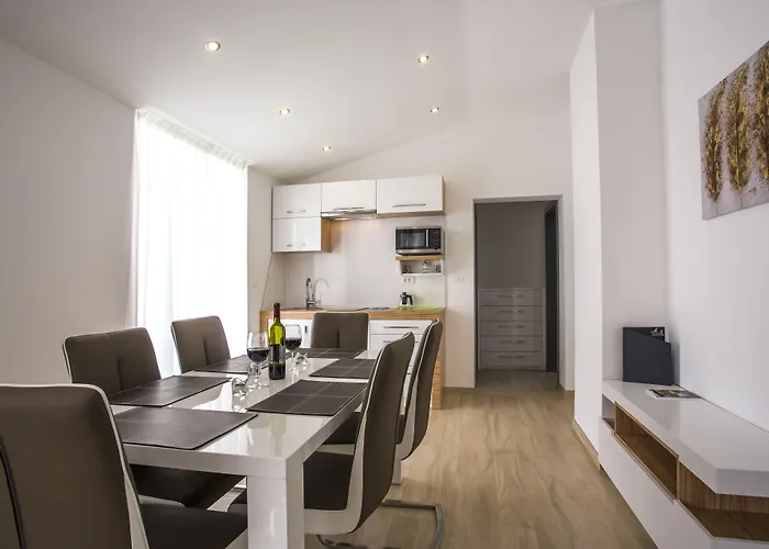 מלון דירות Adrion