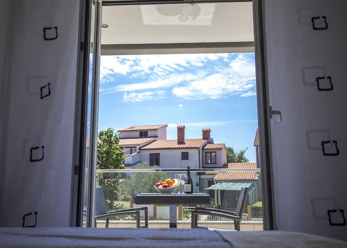 Apart Otel Adrion 4*