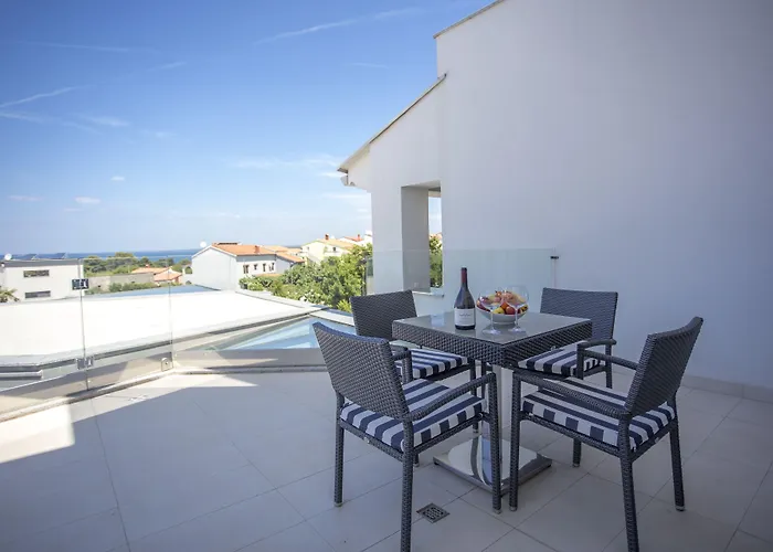 Adrion מלון דירות