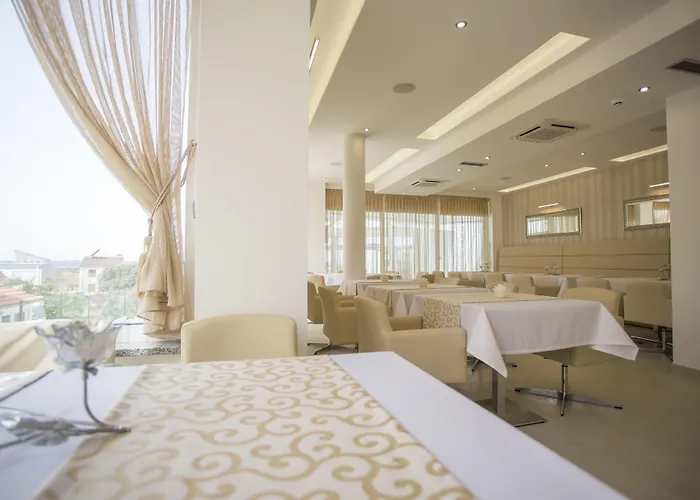 Adrion Apart Otel 4*