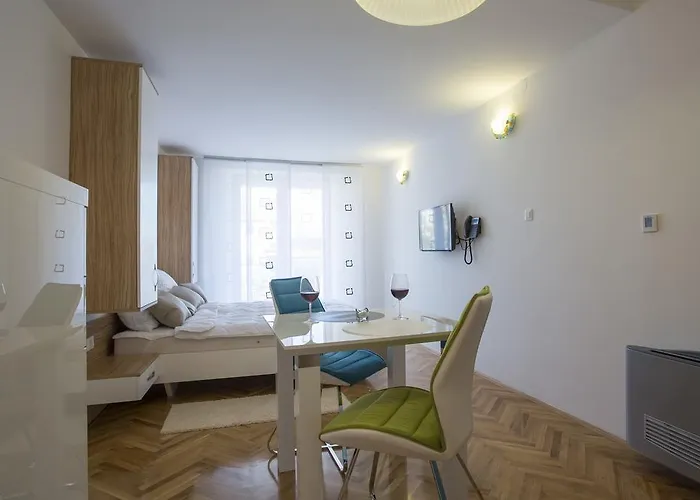 Adrion Apart Otel Pula