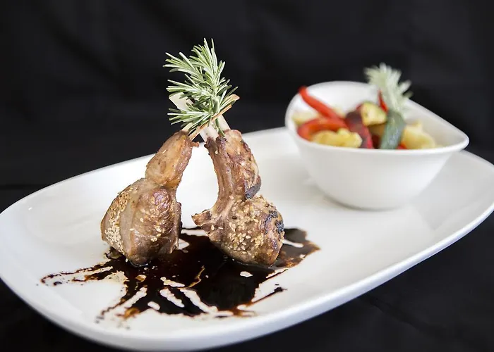 Adrion מלון דירות