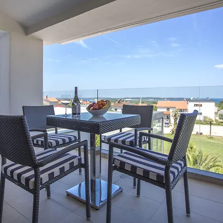 Adrion شقة فندقية