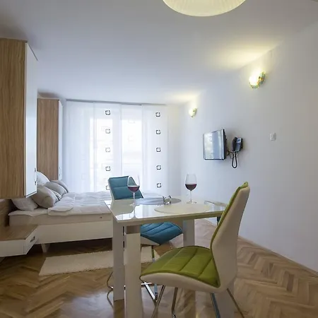 Adrion شقة فندقية بولا